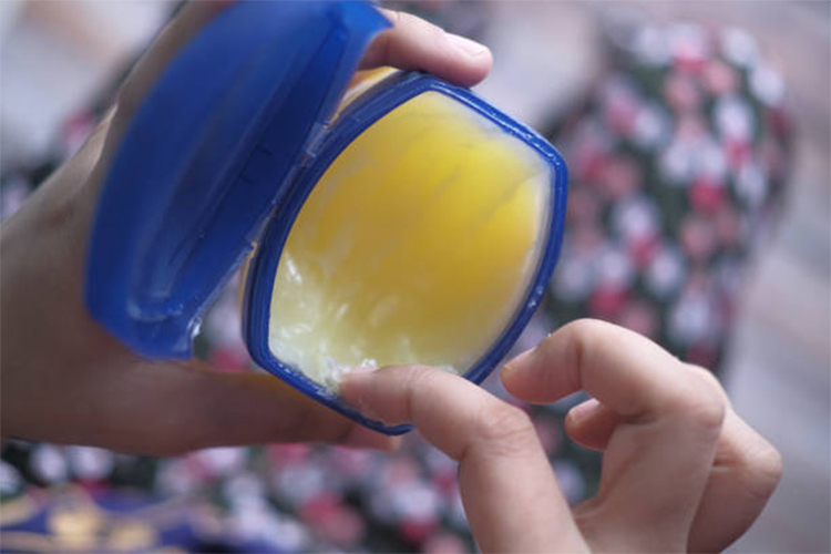 Petroleum Jelly: Many problems in winter, but only one solution