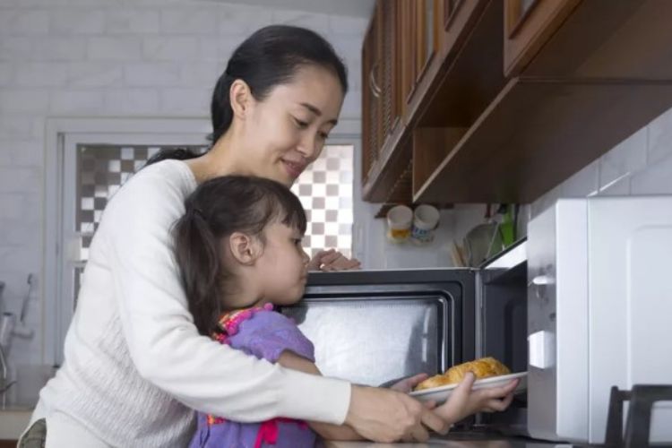 Heating food in a microwave can lead to serious diseases like cancer