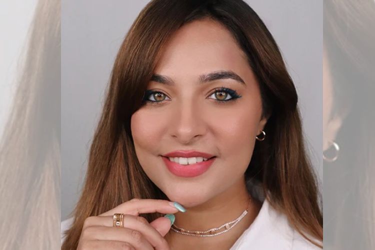 If you want to look stylish in New Year Party