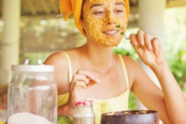 Remove dead skin cells with these 4 homemade face packs to brighten dull and lifeless skin