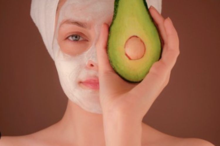 Remove dead skin cells with these 4 homemade face packs to brighten dull and lifeless skin