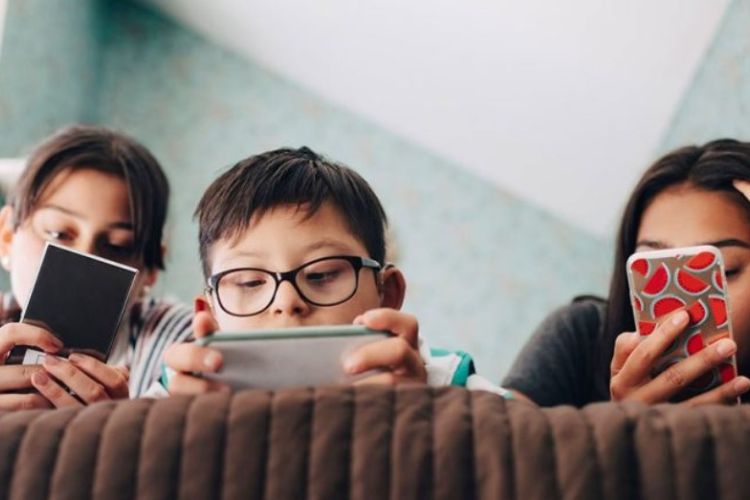 Excessive smartphone use by children
