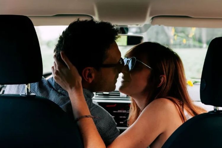 Side effects of kissing: A kiss can also become a headache